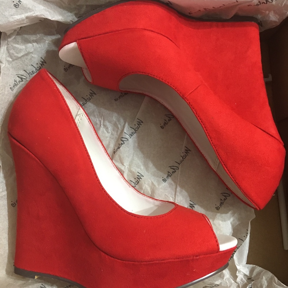 Michael Antonio red suede wedges! ❤️👠💃🏻